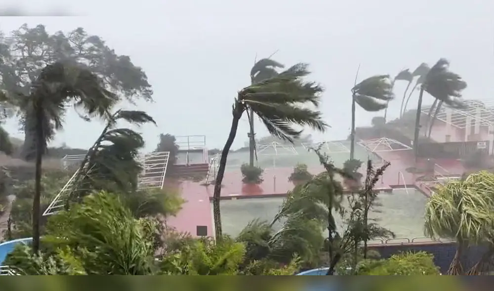 El tifón Mawar es considerada como la tormenta más fuerte que ha impactado a Guam en décadas. Foto: AFP / Video: CNN El tifón Mawar es considerada como la tormenta más fuerte que ha impactado a Guam en décadas. Foto: AFP / Video: CNN