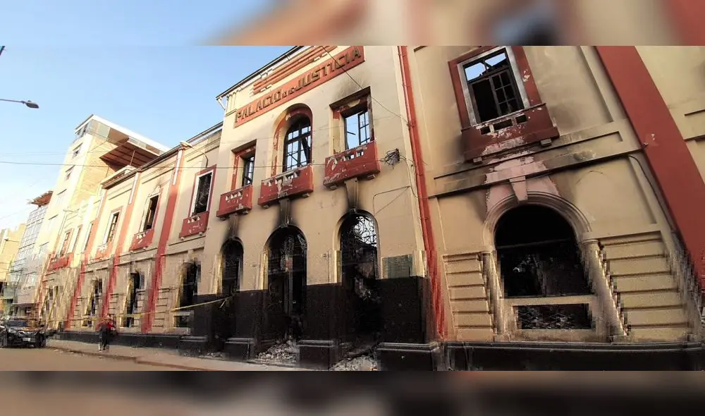 Sede judicial antigua se redujo a escombros tras fuerte incendio en marzo de 2023. Foto: Carlos Vásquez / La República Sede judicial antigua se redujo a escombros tras fuerte incendio en marzo de 2023. Foto: Carlos Vásquez / La República