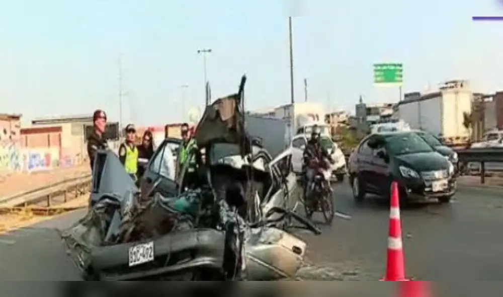 Delincuente que huía con su cómplices tras un asalto murió al chocar contra un tráiler. Foto: captura Latina Noticias