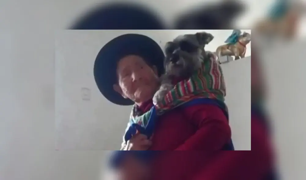La mujer cargaba a su mascota en la espalda. Foto y video: ATV