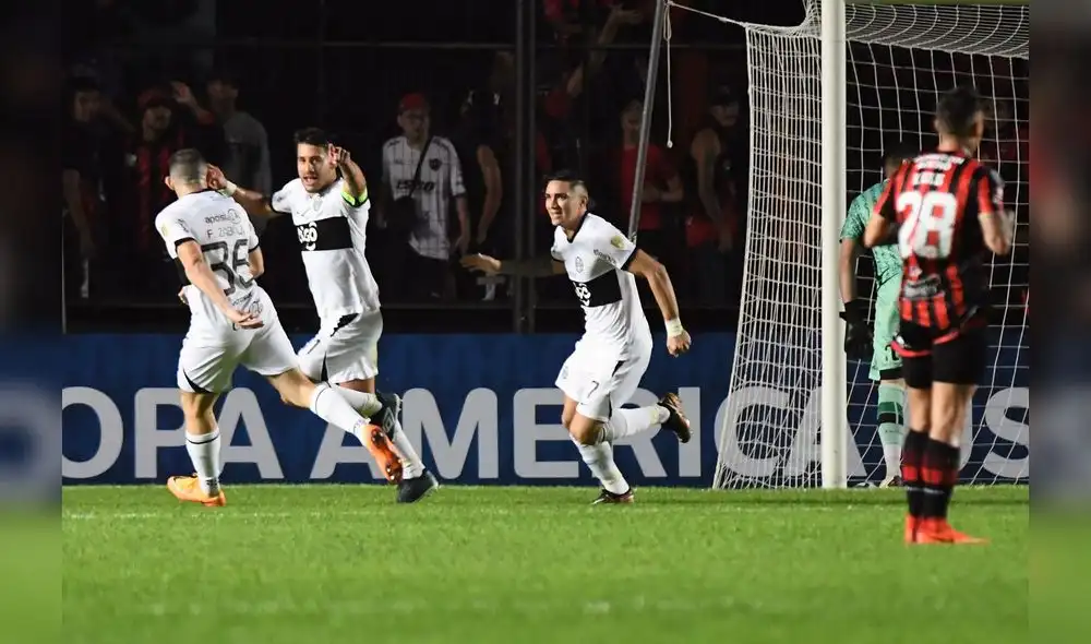 Iván Torres marcó el 1-0 de Olimpia ante Patronato. Foto: AFP