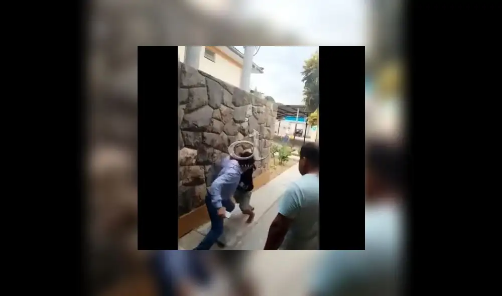 Los presentes se mostraron indignados con el comportamiento de los hombres. Foto: Captura Dtumbes Noticias Los presentes se mostraron indignados con el comportamiento de los hombres. Foto: Captura Dtumbes Noticias