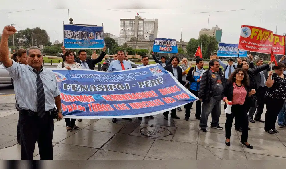 Federación Nacional de Sindicatos del Poder Judicial exige aumento de salario de acuerdo a ley. Foto: Facebook Fenasipoj - Perú