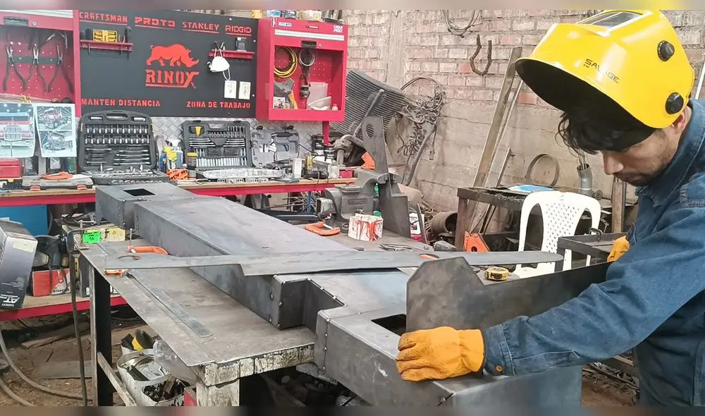 El proyecto se ejecuta en un taller mecánico. Foto y video: Luis Alvarez/URPI-La República