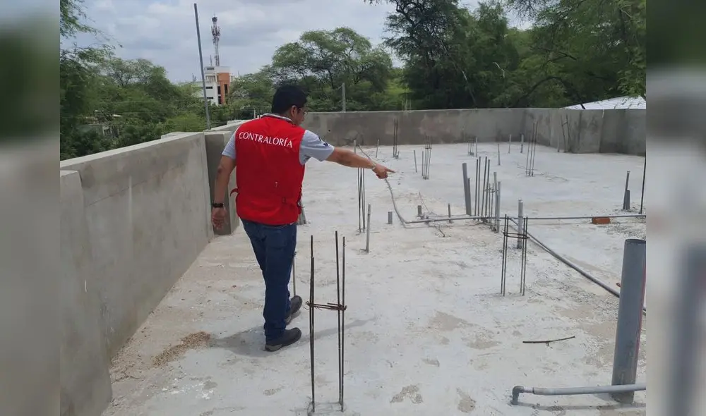 INSPECCIÓN. Auditores detectaron que no se instaló cobertura para proteger techo de lluvias. Foto: Contraloría INSPECCIÓN. Auditores detectaron que no se instaló cobertura para proteger techo de lluvias. Foto: Contraloría