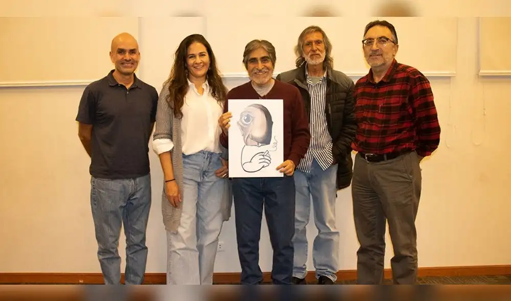 El jurado del concurso con la caricatura ganadora. Foto: Difusión
