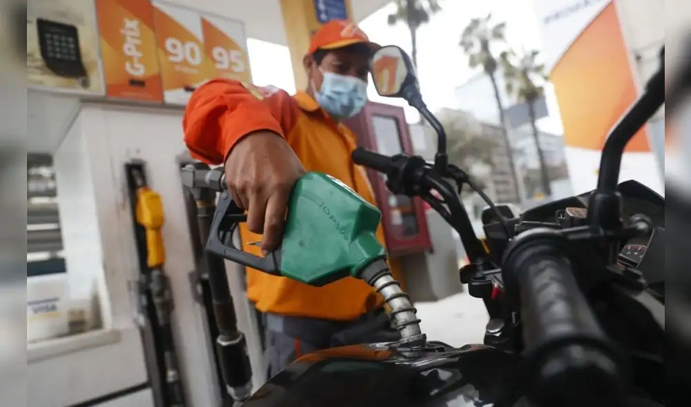 Los precios referenciales de los combustibles se publican cada lunes en el portal de Osinergmin. Foto: La República