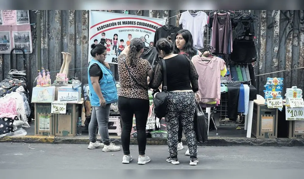 Competencia. Empresarios de Triángulo Grau dicen que comercio informal perjudica sus ventas. Foto: John Reyes/La República