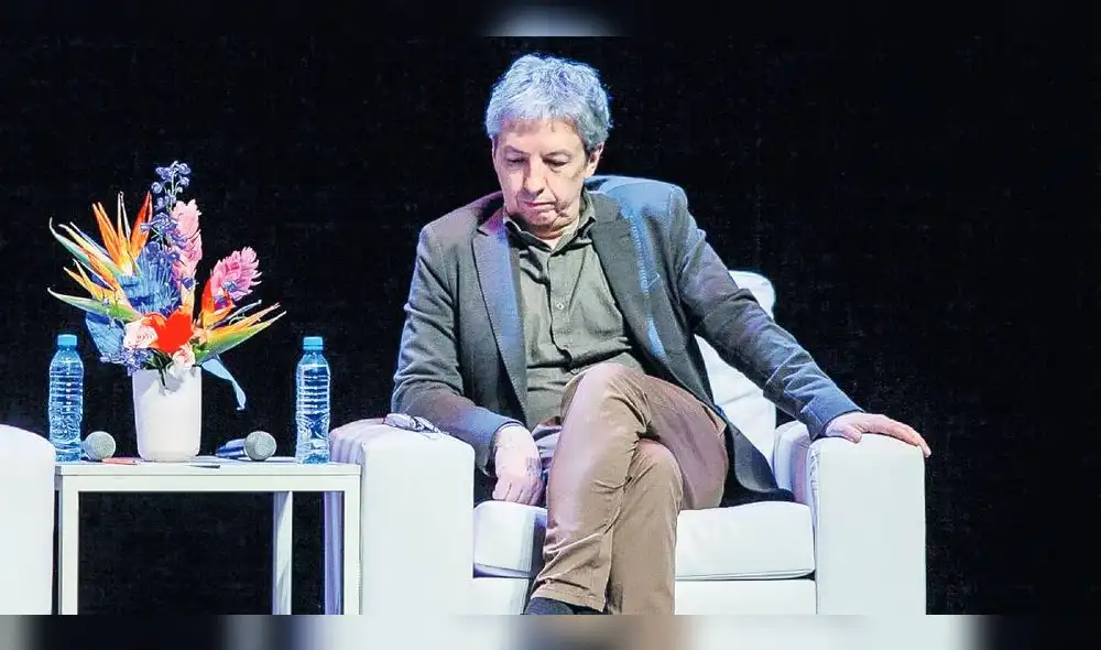 Reconocimiento. David Toscana, tras ser anunciado ganador, junto a Mario Vargas Llosa. Foto: difusión