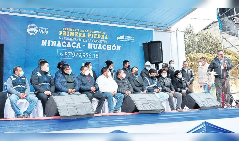 En veremos. Representantes de China Railway Tunnel Group, entre ellos Zhang Yongkang, en el inicio de una obra reciente en Pasco. Yongkang firmó contrato con Provías Nacional del MTC. Foto: difusión