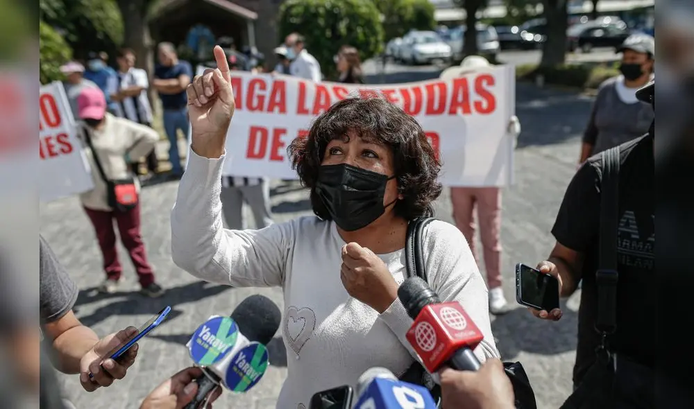 Protesta. Rosa Moya, de REGALMA, reclamo pagos a EsSalud con protesta frente a gerencia. Foto: Rodrigo Talavera/ LR Protesta. Rosa Moya, de REGALMA, reclamo pagos a EsSalud con protesta frente a gerencia. Foto: Rodrigo Talavera/ LR