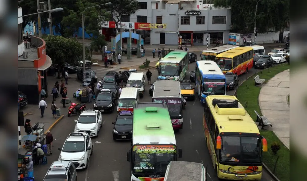 El transporte público urbano sigue siendo un problema de las gestiones municipales. Foto: La República