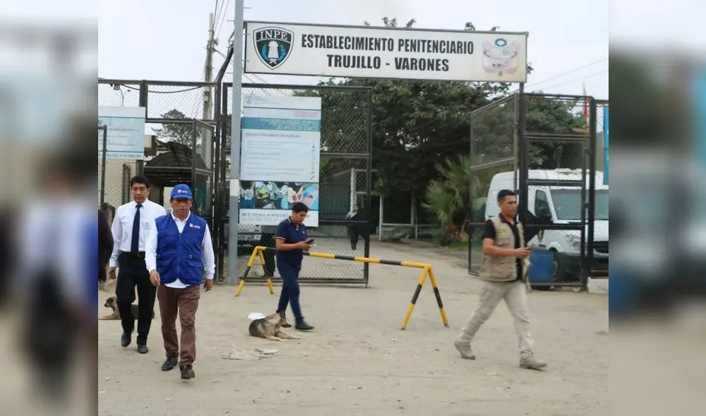 Josué  Gutiérrez verificó hacinamiento en el penal. Foto: La República
