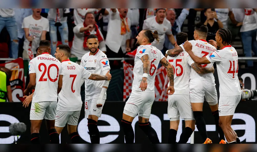 Sevilla ganó el trofeo en Budapest y se clasificó a la Champions League. Foto: EFE Sevilla ganó el trofeo en Budapest y se clasificó a la Champions League. Foto: EFE