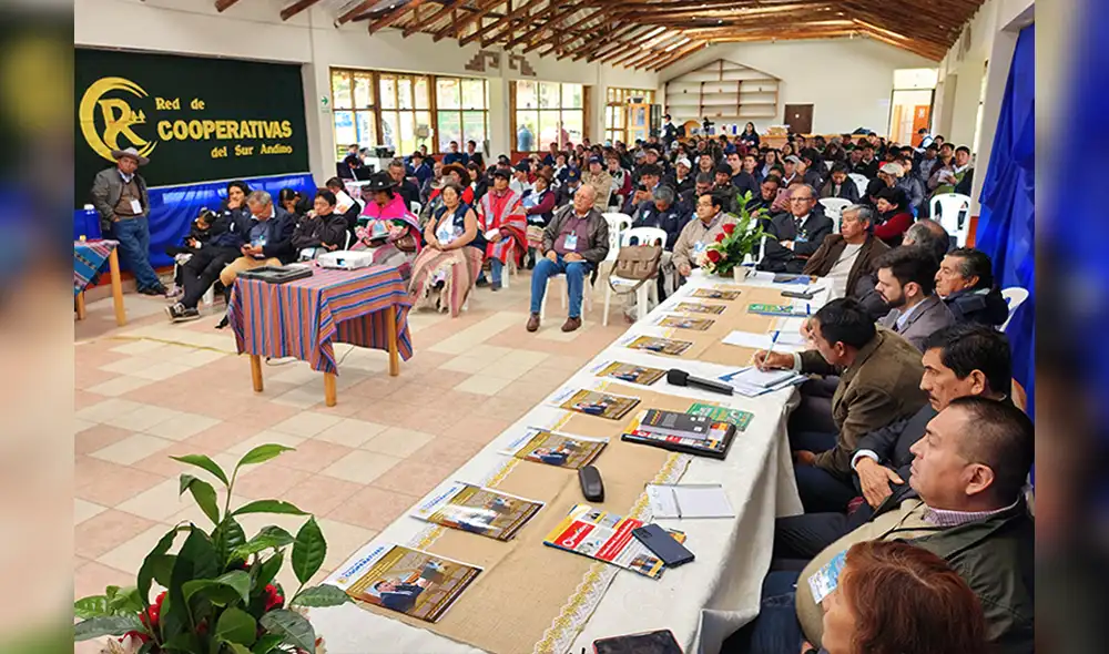 Se realizó con éxito el Ier Congreso Cooperativo Macroregional del Sur Andino, realizado en la ciudad de Urubamba – Cusco. Fuente: Difusión Se realizó con éxito el Ier Congreso Cooperativo Macroregional del Sur Andino, realizado en la ciudad de Urubamba – Cusco. Fuente: Difusión