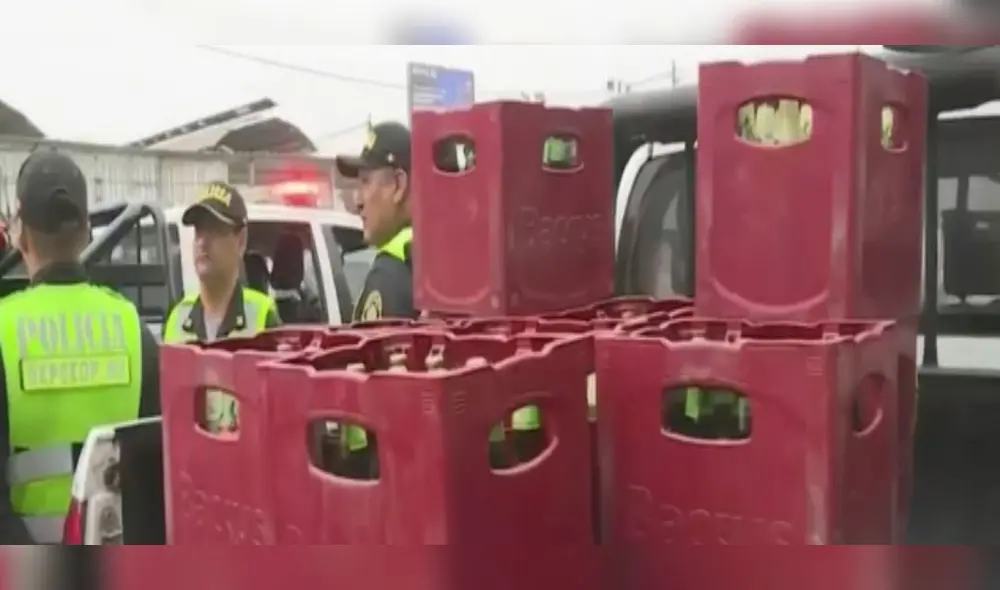La Policía presume que delincuentes almacenaban estas cajas de cerveza robadas para después venderlas. Foto: captura de América Noticias