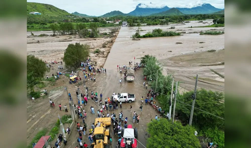 Vecinos esperan 4 décadas. Foto: Clinton Medina / La República Vecinos esperan 4 décadas. Foto: Clinton Medina / La República