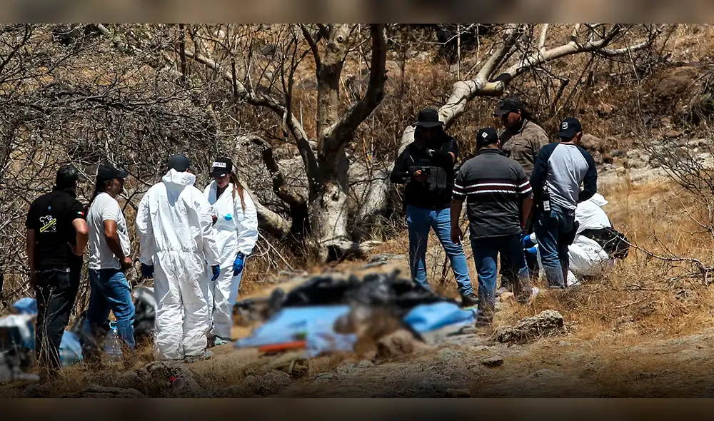 Autoridades locales informaron que el hallazgo podría corresponder a 8 jóvenes reportados como desaparecidos. Foto: AFP