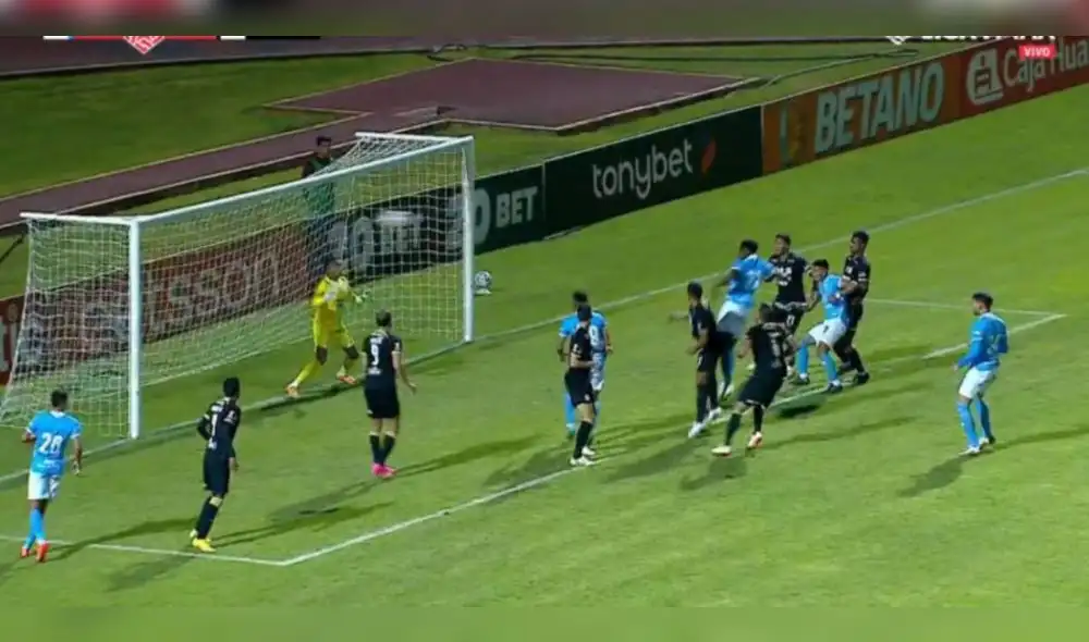 Alianza Lima y ADT se enfrentan en Tarma. Foto: composición LR / Video: Liga 1 Max