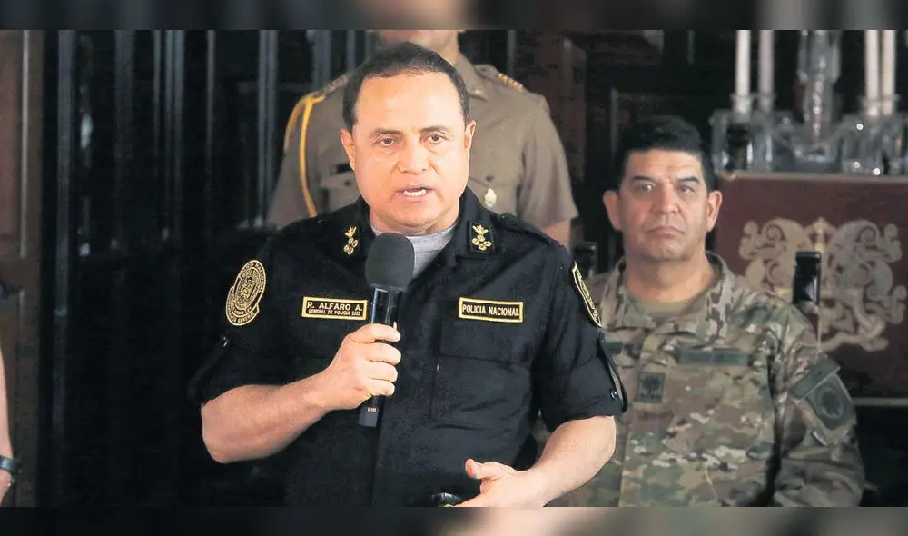 Silencio. El general PNP Raúl Alfaro estuvo al frente de la Policía durante las protestas. Foto: Félix Contreras/La República Silencio. El general PNP Raúl Alfaro estuvo al frente de la Policía durante las protestas. Foto: Félix Contreras/La República