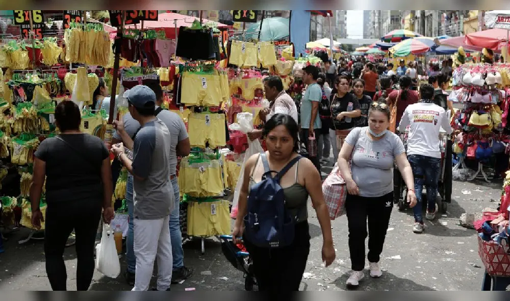 Vendedores ambulantes en Gamarra