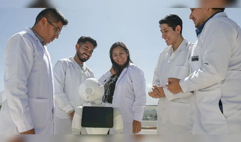 Pablo Bot es un  robot para guiar a los  turistas en Arequipa;  es una creación de la  Universidad San Pablo. Foto: Rodrigo Talavera