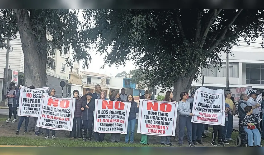 No darán su brazo a torcer. Residentes de la avenida Mariscal Castilla manifestaron que no permitirán este edificio. Foto: La República