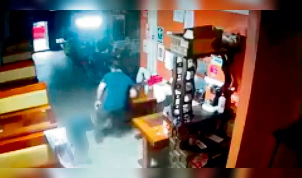 La prueba. En el video se ve que defendió a su esposa e hijo.