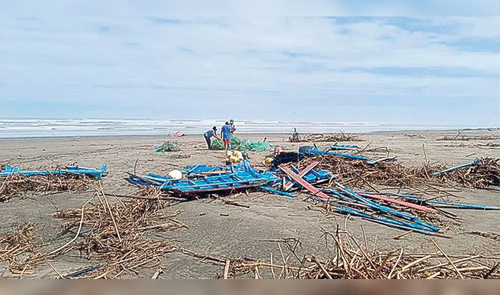Pérdidas en chiclayo. Pescadores de Puerto Eten recogen pedazos de sus embarcaciones. Foto: Rosa Quincho/La República Pérdidas en chiclayo. Pescadores de Puerto Eten recogen pedazos de sus embarcaciones. Foto: Rosa Quincho/La República
