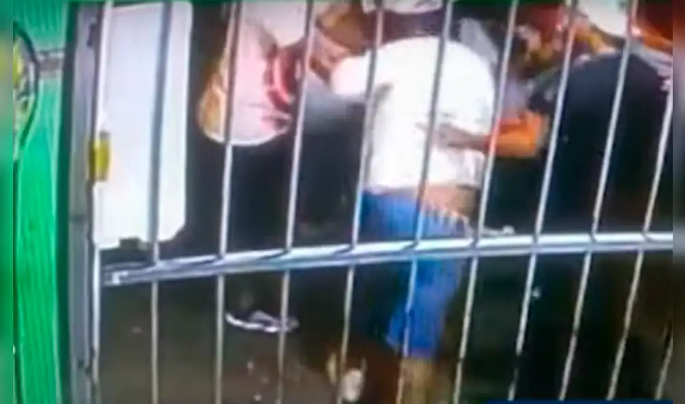 Uno de los atacantes lo golpeó con un fierro hasta en 3 oportunidades. Foto: Panamericana| Video: Panamericana Uno de los atacantes lo golpeó con un fierro hasta en 3 oportunidades. Foto: Panamericana| Video: Panamericana