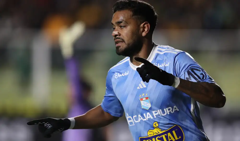 Brenner Marlos inició la remontada de Cristal ante The Strongest. Foto: EFE