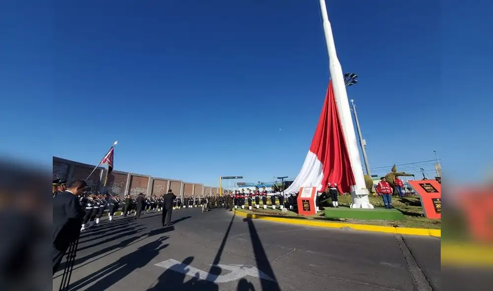 Ceremonia en Arequipa. La actividad protocolar se desarrolló de manera expeditiva, para evitar los actos de protestas. Ceremonia en Arequipa. La actividad protocolar se desarrolló de manera expeditiva, para evitar los actos de protestas.