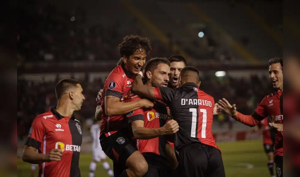 Otra vez. Melgar volvió a marcar récords. Es el único equipo peruano que golea a un argentino en torneo internacional.Rodrigo Talavera/La República Otra vez. Melgar volvió a marcar récords. Es el único equipo peruano que golea a un argentino en torneo internacional.Rodrigo Talavera/La República