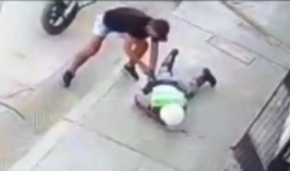 Delincuente aprovechó para robar pistola y celular a policía. Foto: Infonoti Digital