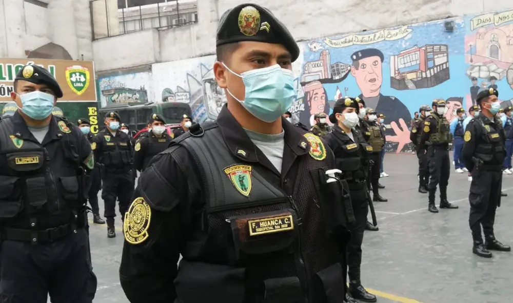 La Policía Nacional del Perú (PNP) es una institución a la que siempre se le rinde homenaje por su sacrificada labor. Foto: Andina