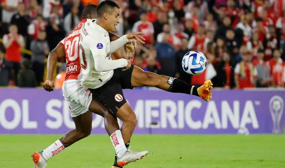 Universitario enfrentó a Santa Fe en El Campín. Foto: EFE