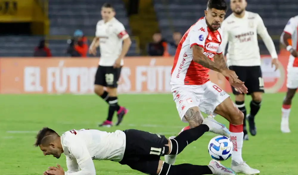 Universitario enfrentó a Santa Fe en El Campín. Foto: EFE Universitario enfrentó a Santa Fe en El Campín. Foto: EFE