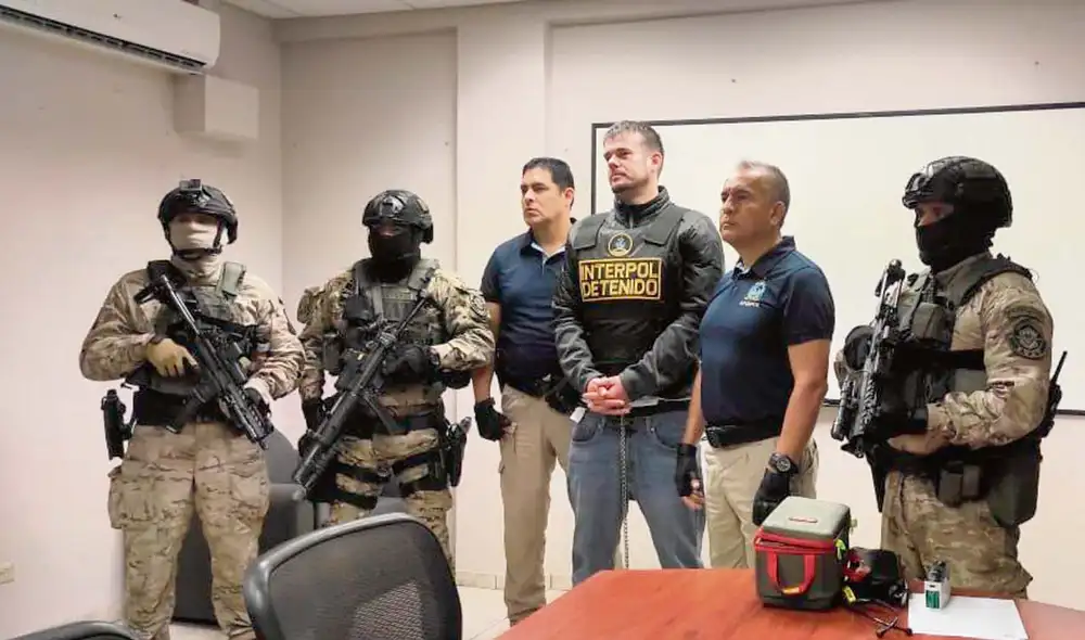 Traslado. Joran van der Sloot fue entregado al FBI y desde hoy afrontará 2 cargos por fraude y extorsión en EE.UU. Foto: difusión Traslado. Joran van der Sloot fue entregado al FBI y desde hoy afrontará 2 cargos por fraude y extorsión en EE.UU. Foto: difusión