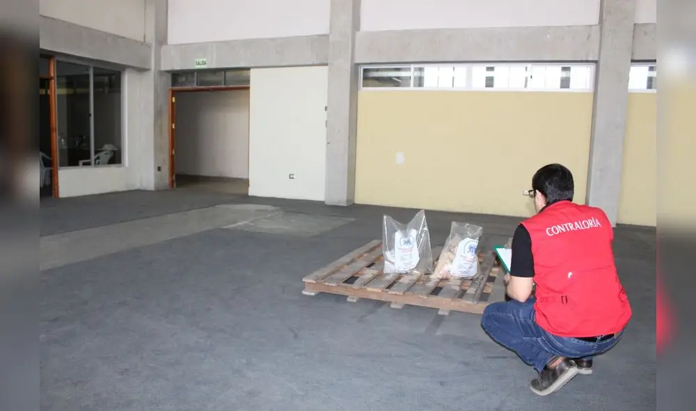 Personal de CGR halló en almacén 2 kilos de lenteja y 10 de frijol. Foto: Contraloría Personal de CGR halló en almacén 2 kilos de lenteja y 10 de frijol. Foto: Contraloría