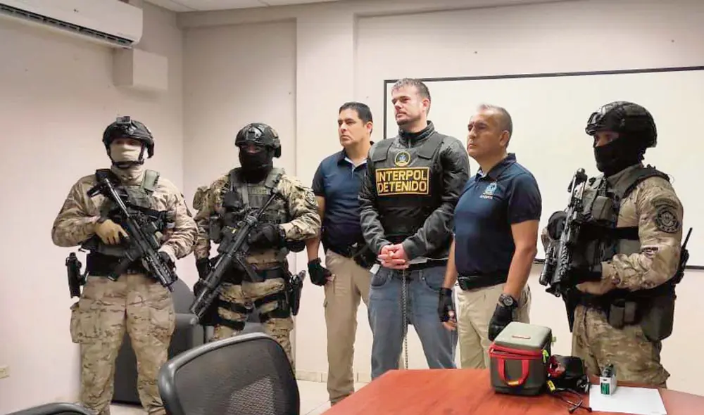 Traslado. Joran van der Sloot fue entregado al FBI y desde hoy afrontará 2 cargos por fraude y extorsión en EE. UU. Foto: difusión - Video: CNN Traslado. Joran van der Sloot fue entregado al FBI y desde hoy afrontará 2 cargos por fraude y extorsión en EE. UU. Foto: difusión - Video: CNN