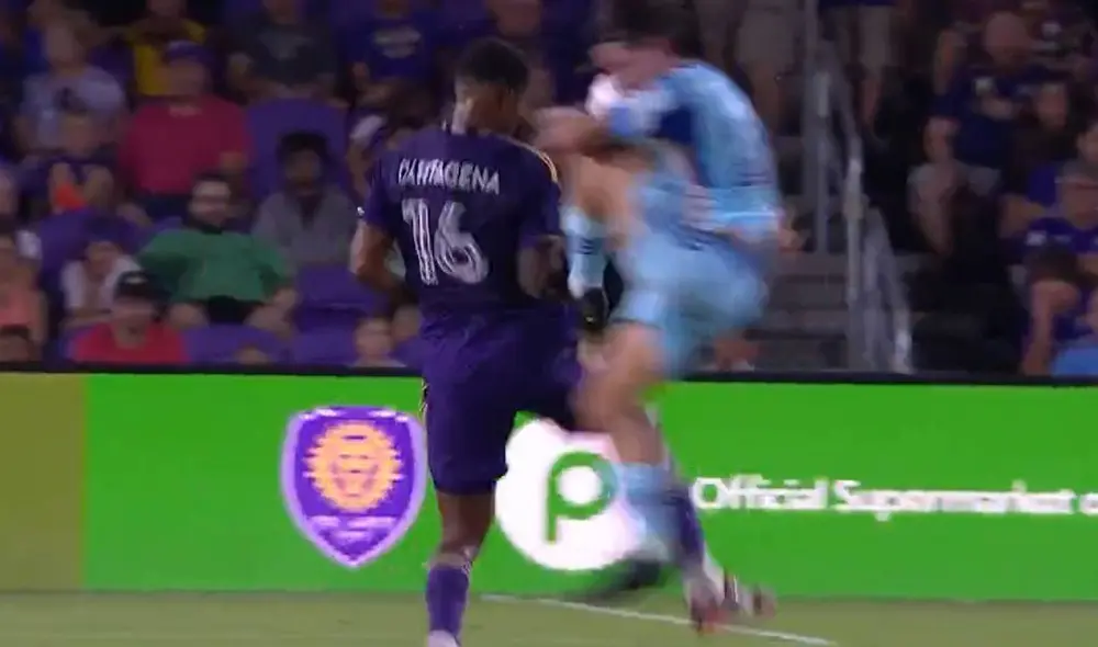 Wilder Cartagena no inició las acciones del segundo tiempo tras esta falta. Foto: MLS