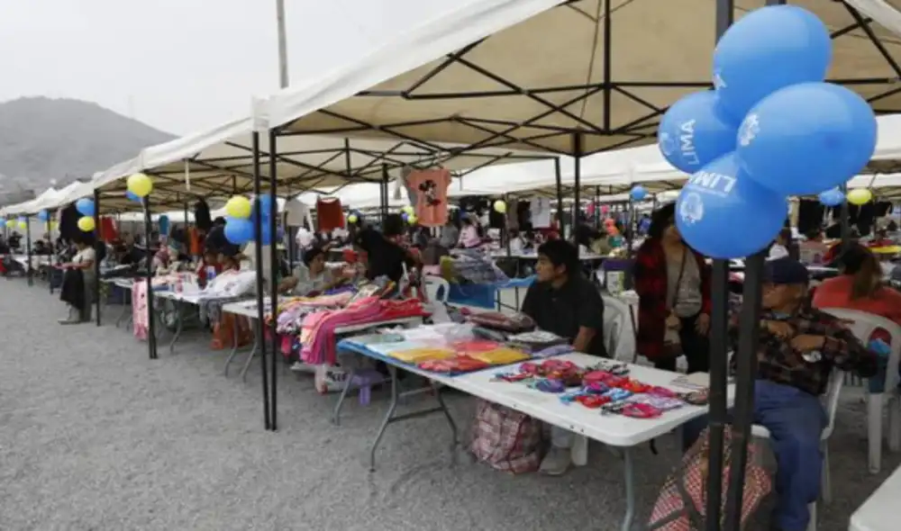 Comerciantes informales que fueron trasladados a feria La Huerta Encontrada expresaron su descontento. Foto: Perú 21 Comerciantes informales que fueron trasladados a feria La Huerta Encontrada expresaron su descontento. Foto: Perú 21