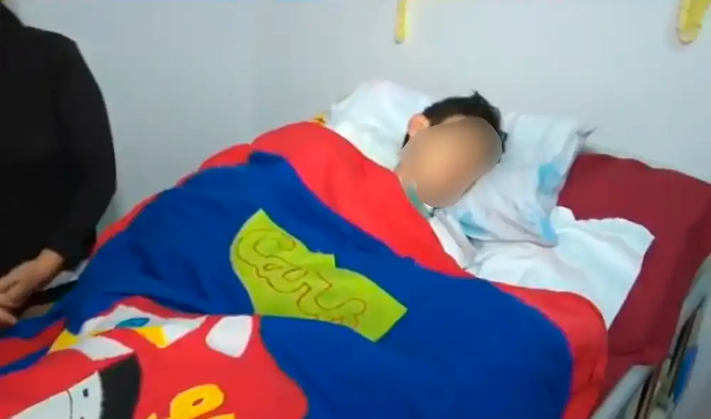 La familia llevó al paciente al hospital Guillermo Almenara, de EsSalud, pero no se pudo recuperar. Foto: composición LR/captura de ATV La familia llevó al paciente al hospital Guillermo Almenara, de EsSalud, pero no se pudo recuperar. Foto: composición LR/captura de ATV