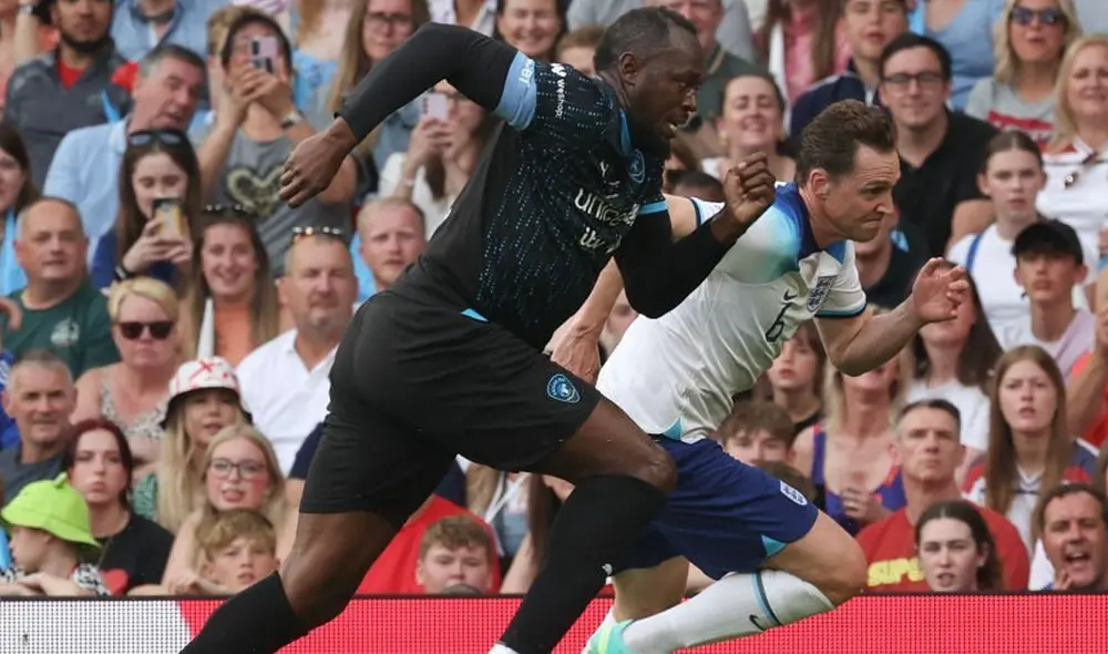 Usain Bolt y Tom Hiddleston jugaron en un partido benéfico de Unicef en Inglaterra. Foto: André Marín/Twitter