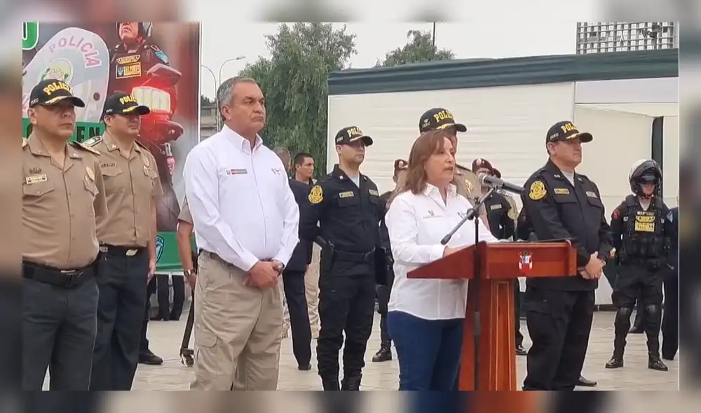 Dina Boluarte manifestó que el Perú no quiere volver a repetir lo que sucedió en los 80’ y 90’. Foto y video: Vanessa Sandoval/ La República Dina Boluarte manifestó que el Perú no quiere volver a repetir lo que sucedió en los 80’ y 90’. Foto y video: Vanessa Sandoval/ La República