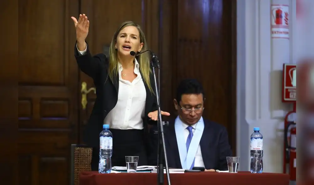 Luciana León ejerce su defensa ante el Pleno. Foto: Congreso