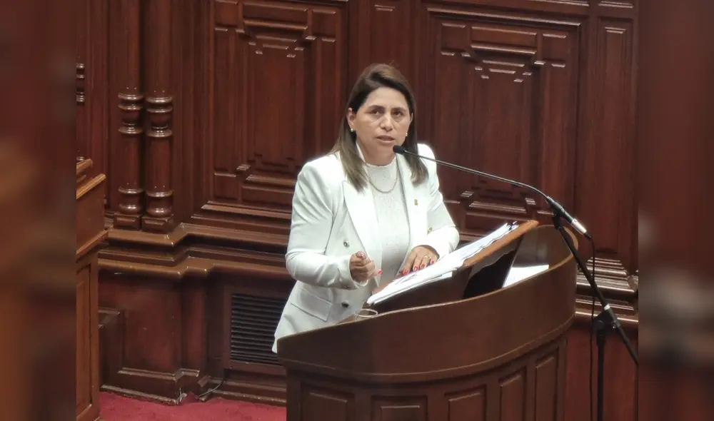 Rosa Gutiérrez se retiró del parlamento tras anunciar su salida del Ejecutivo. Foto: John Reyes/La República