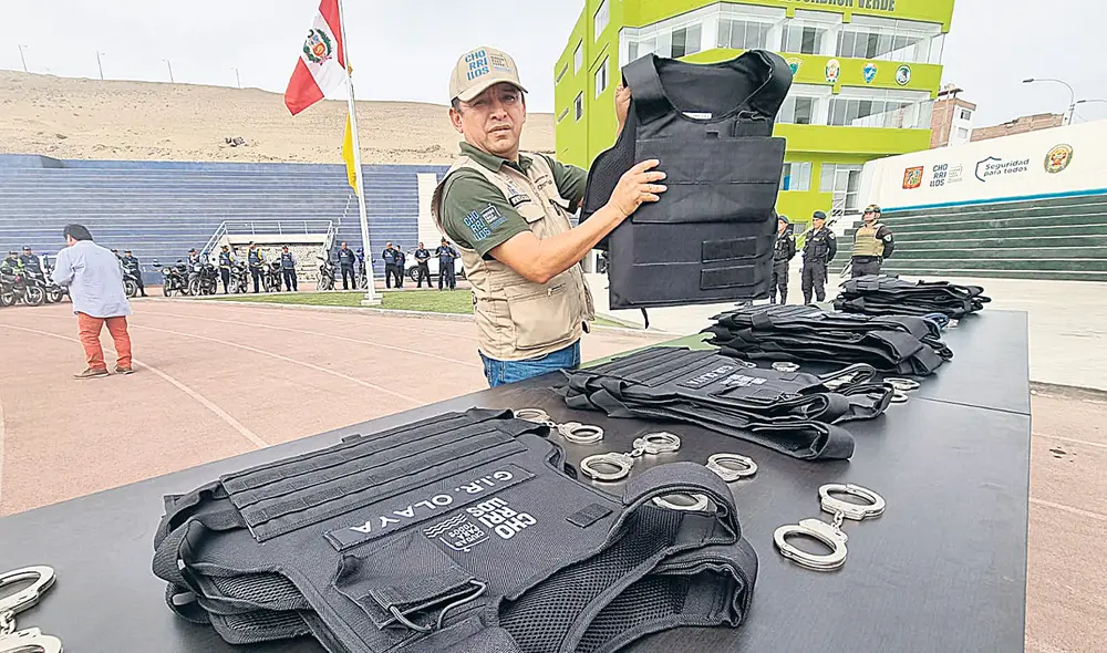 Faltan pasos. La ley debe ser reglamentada para que se precise en qué casos los serenos pueden usar las armas no letales. Foto: María Pía Ponce/La República Faltan pasos. La ley debe ser reglamentada para que se precise en qué casos los serenos pueden usar las armas no letales. Foto: María Pía Ponce/La República