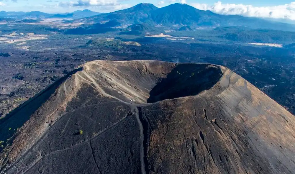 Entre los volcanes más populares de CDMX está el Xitle, el cual nació hace 2 mil años. Foto: Debate - Video: Milenio Entre los volcanes más populares de CDMX está el Xitle, el cual nació hace 2 mil años. Foto: Debate - Video: Milenio