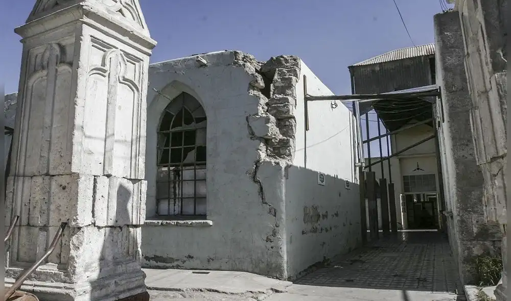 SE CAE A PEDAZOS. Hospital Goyeneche, su infraestructura está deteriorada y se hace poco. Foto: La República